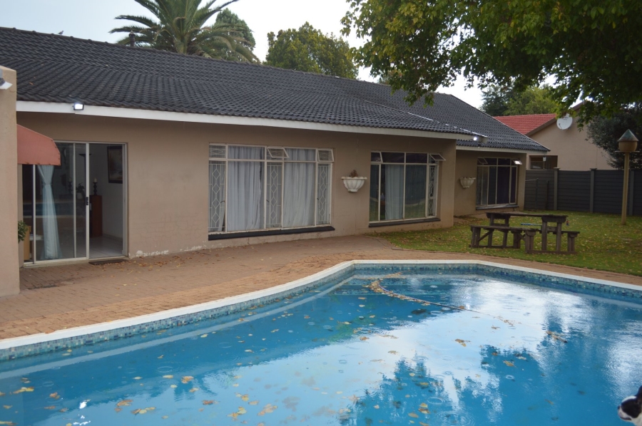 4 Bedroom Property for Sale in Flamwood North West